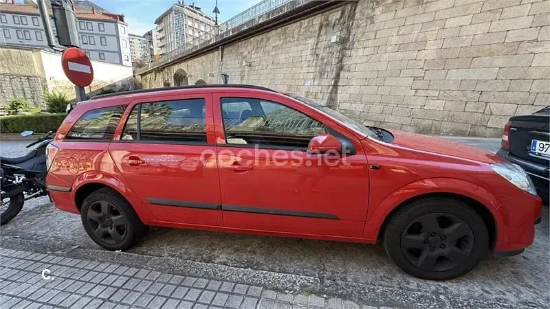 Usado Opel Astra Enjoy 100 CV (73 kW) 2005 Rojo Familiar