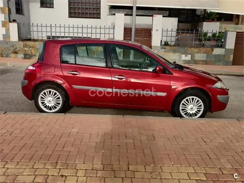 Usado Renault Mégane Expression 136 CV (100 kW) 2006 Rojo Berlina