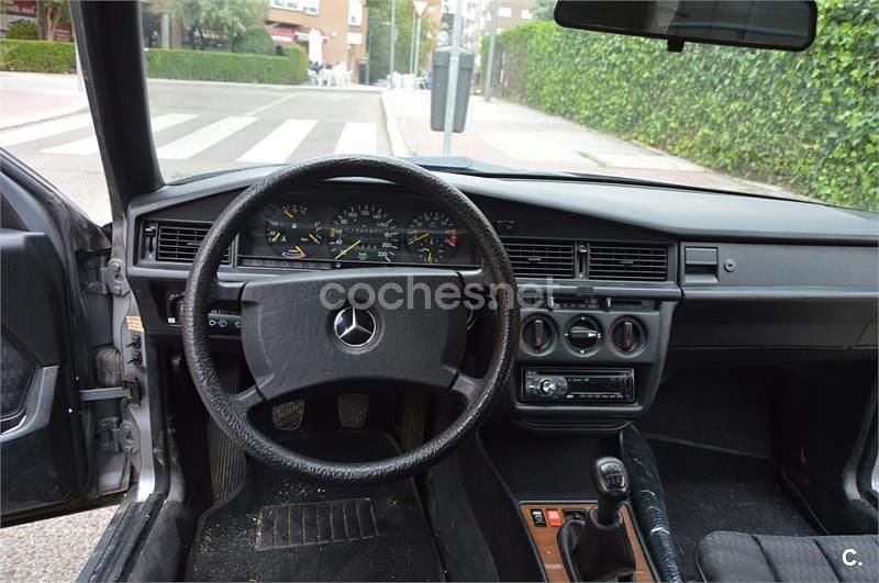 Usado Mercedes 190 126 CV (92 kW) 1988 Gris / plata Berlina