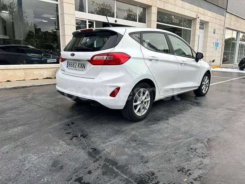 Usado Ford Fiesta Trend 86 CV (63 kW) 2018 Blanco Berlina