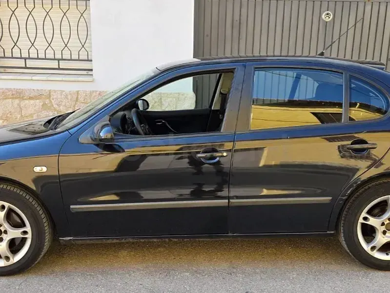 Usado Seat Leon Sport 130 CV (95 kW) 2004 Negro Utilitario