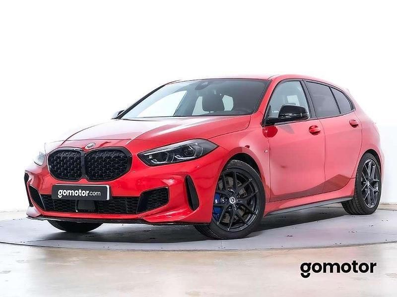 Rojo Usado 2023 BMW M135 Shadowline Utilitario | 39.890 € (Precio justo) - Imagen 1/4