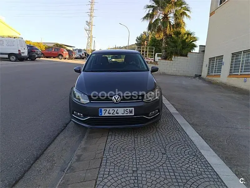 Usado VW Polo 75 CV (55 kW) 2016 Verde Berlina