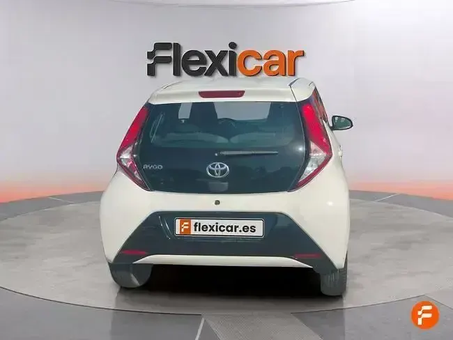 Usado Toyota Aygo X-cite 72 CV (52 kW) 2019 Blanco Utilitario