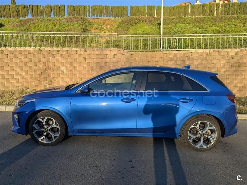 Usado Kia Ceed 100 CV (73 kW) 2020 Azul Utilitario