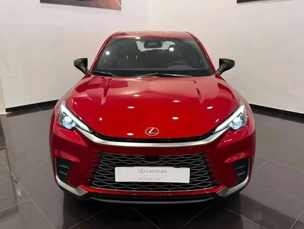 Usado Lexus LBX 136 CV (100 kW) 2025 Rojo SUV
