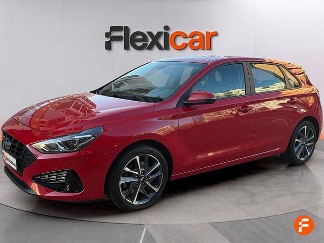 Usado Hyundai i30 120 CV (88 kW) 2021 Rojo