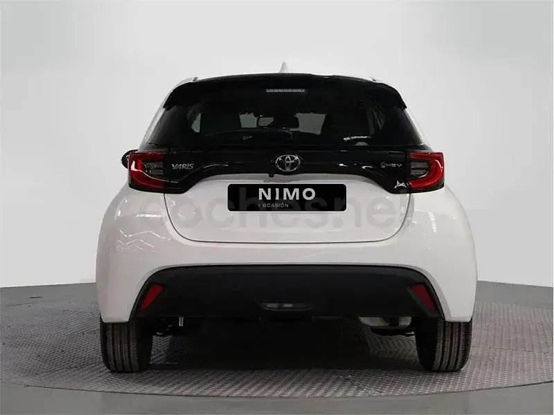 Usado Toyota Yaris Hybrid Active 116 CV (85 kW) 2025 Blanco Berlina