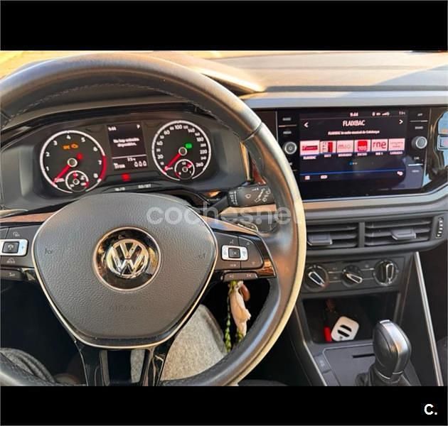 Usado VW Polo Advance 95 CV (69 kW) 2018 Gris / plata Berlina