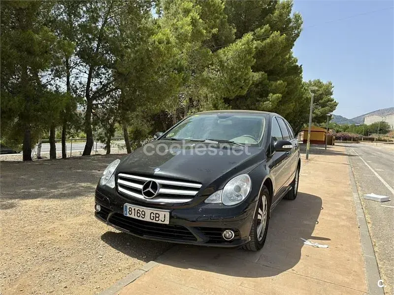 Usado Mercedes R280 190 CV (139 kW) 2008 Negro Familiar