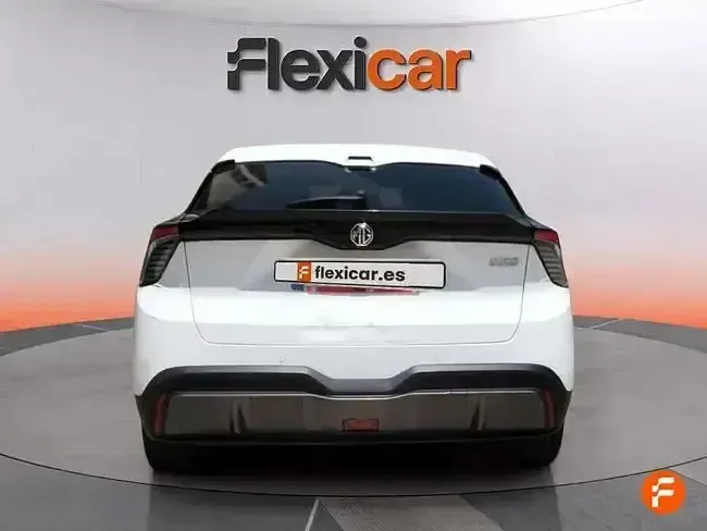 Usado MG MG5 EV 125 kW (170 CV) 2023 Blanco Familiar