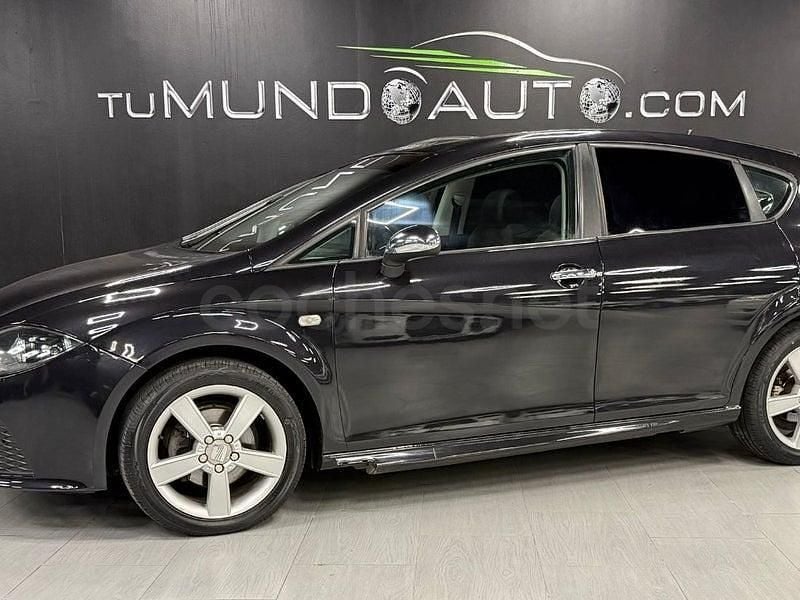 Usado Seat Leon Sport 140 CV (102 kW) 2007 Negro Utilitario