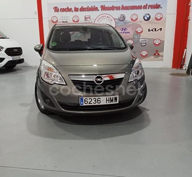 Gris / plata Usado 2012 Opel Meriva Selective Monovolumen | 7310 € (Precio justo) - Imagen 1/4