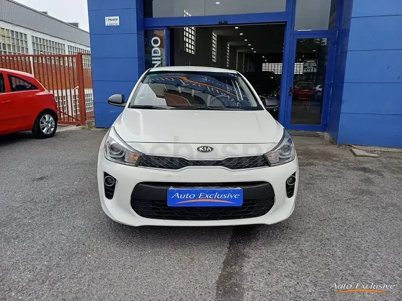 Usado Kia Rio 100 HP (73 kW) 2018 Branco Sedan