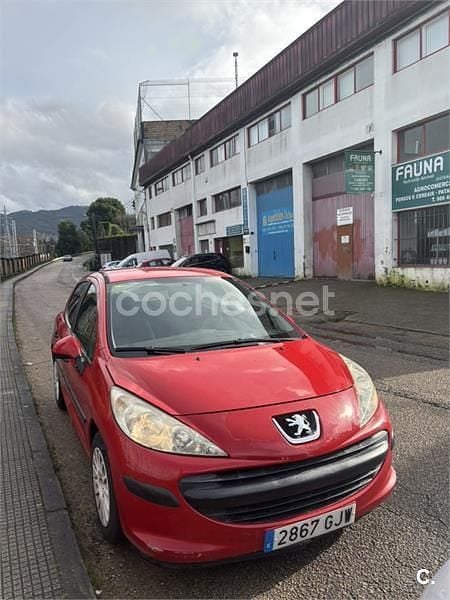 Usado Peugeot 207 75 CV (55 kW) 2008 Rojo Berlina
