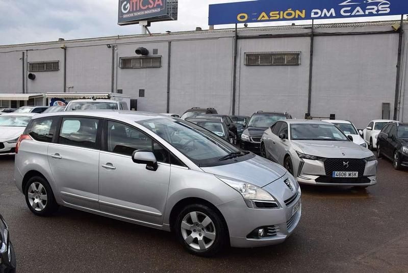 Gris / plata Usado 2010 Peugeot 5008 Premium Monovolumen | 6800 € (Buen precio) - Imagen 1/4