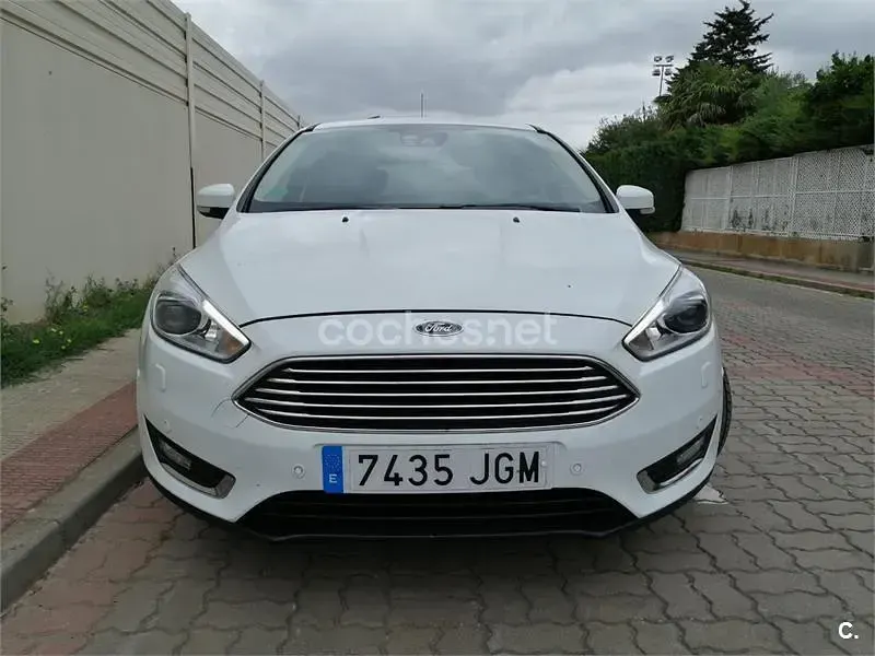 Usado Ford Focus Titanium 120 CV (88 kW) 2015 Blanco Berlina