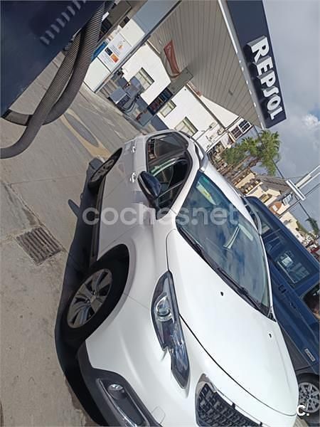 Usado Peugeot 2008 Signature Sky 100 CV (73 kW) 2019 Blanco SUV