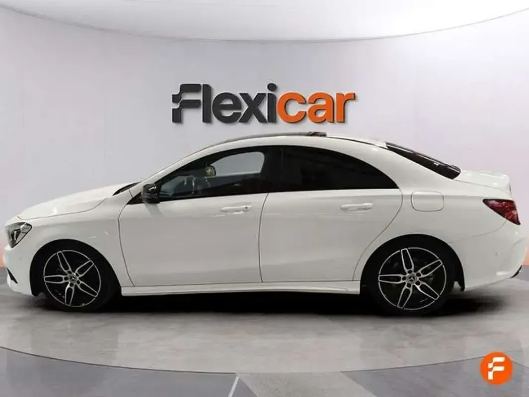 Usado Mercedes CLA180 122 CV (89 kW) 2018 Blanco Berlina