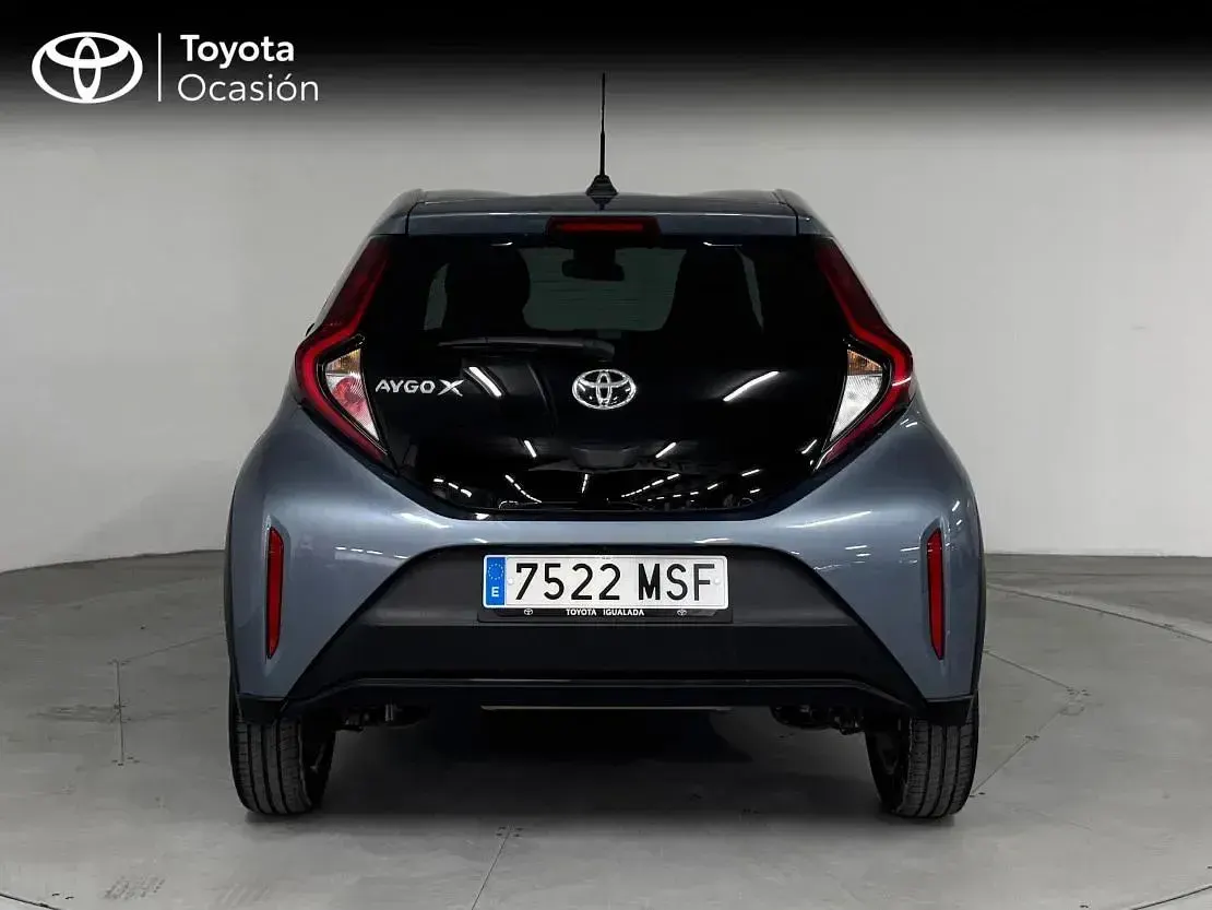 Usado Toyota Aygo X Play 72 CV (52 kW) 2024 Gris celestite SUV