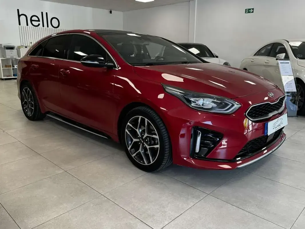 Usado Kia ProCeed GT-Line 140 CV (102 kW) 2019 Rojo Familiar