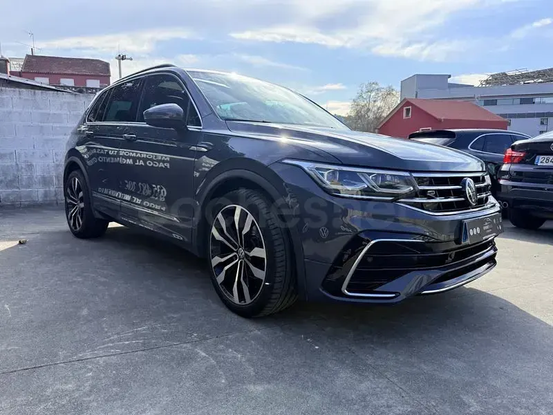 Usado VW Tiguan R-line 150 CV (110 kW) 2021 Gris / plata SUV