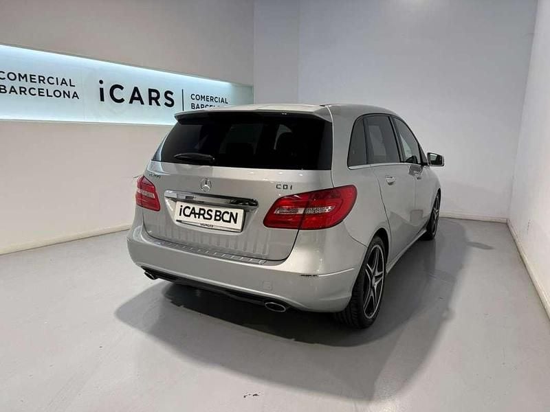 Usado Mercedes B200 136 CV (100 kW) 2014 Plateado Monovolumen