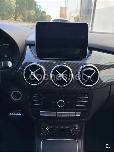 Usado Mercedes B200 AMG line 136 CV (100 kW) 2016 Blanco Utilitario