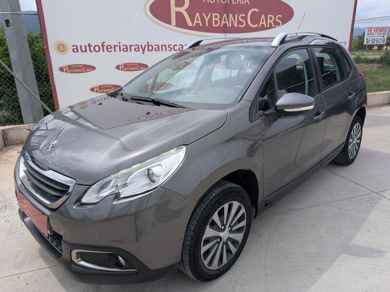 Usado Peugeot 2008 Active 92 CV (67 kW) 2015 Gris / plata SUV