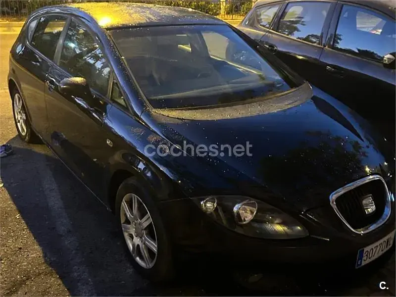 Usado Seat Leon Reference 105 CV (77 kW) 2006 Negro Utilitario