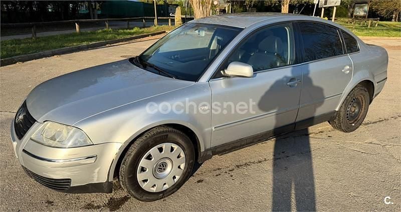 Usado VW Passat Trendline 130 CV (95 kW) 2002 Gris / plata Berlina