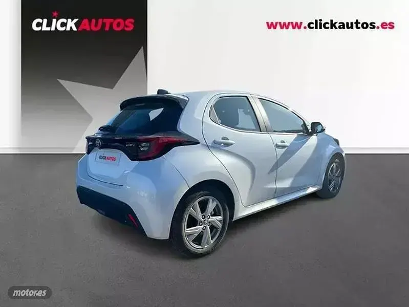 Usado Toyota Yaris Active 116 CV (85 kW) 2025 Blanco Utilitario