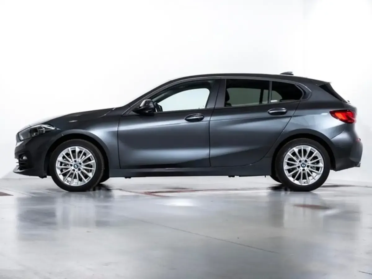 Usado BMW 118 Executive 150 CV (110 kW) 2021 Gris Utilitario