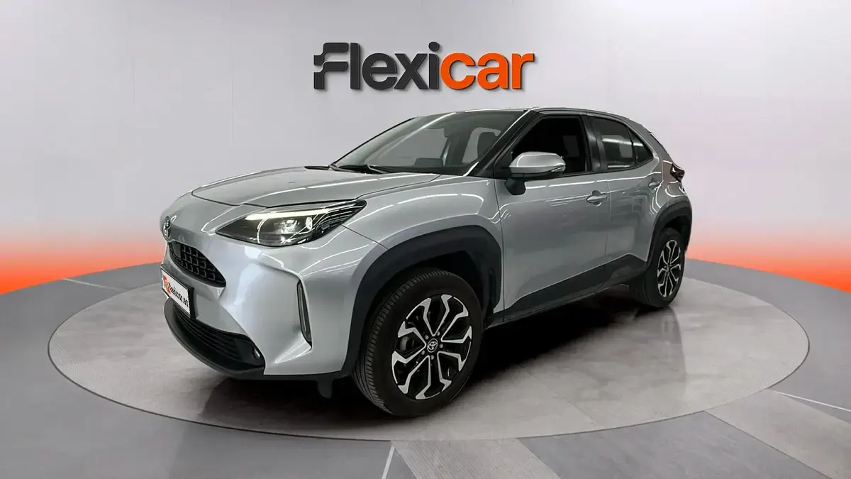 Usado Toyota Yaris Active 116 CV (85 kW) 2022 Gris Utilitario