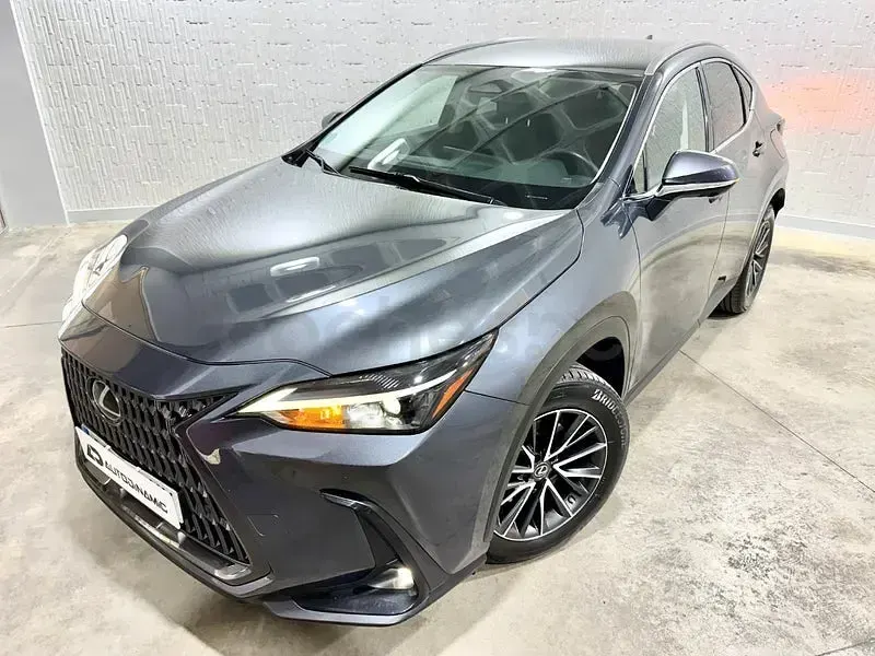 Usado Lexus NX350h Executive Line 242 CV (177 kW) 2022 Gris / plata SUV