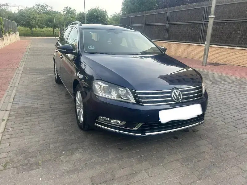 Usado VW Passat Edition 105 CV (77 kW) 2014 Azul Familiar