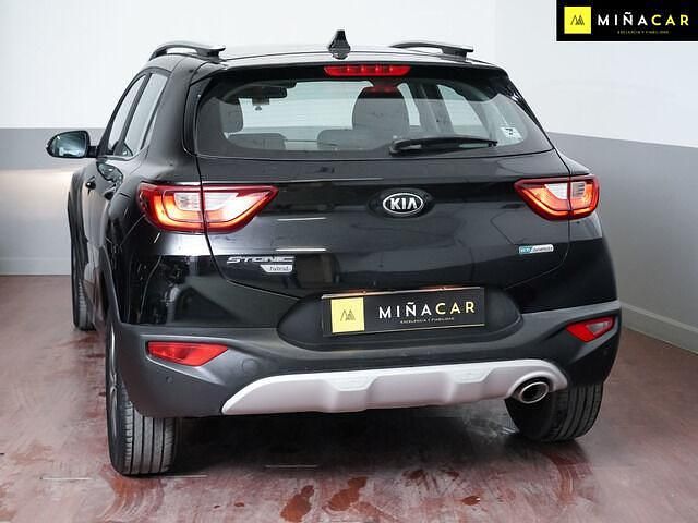Usado Kia Stonic 120 CV (88 kW) 2022 Negro SUV