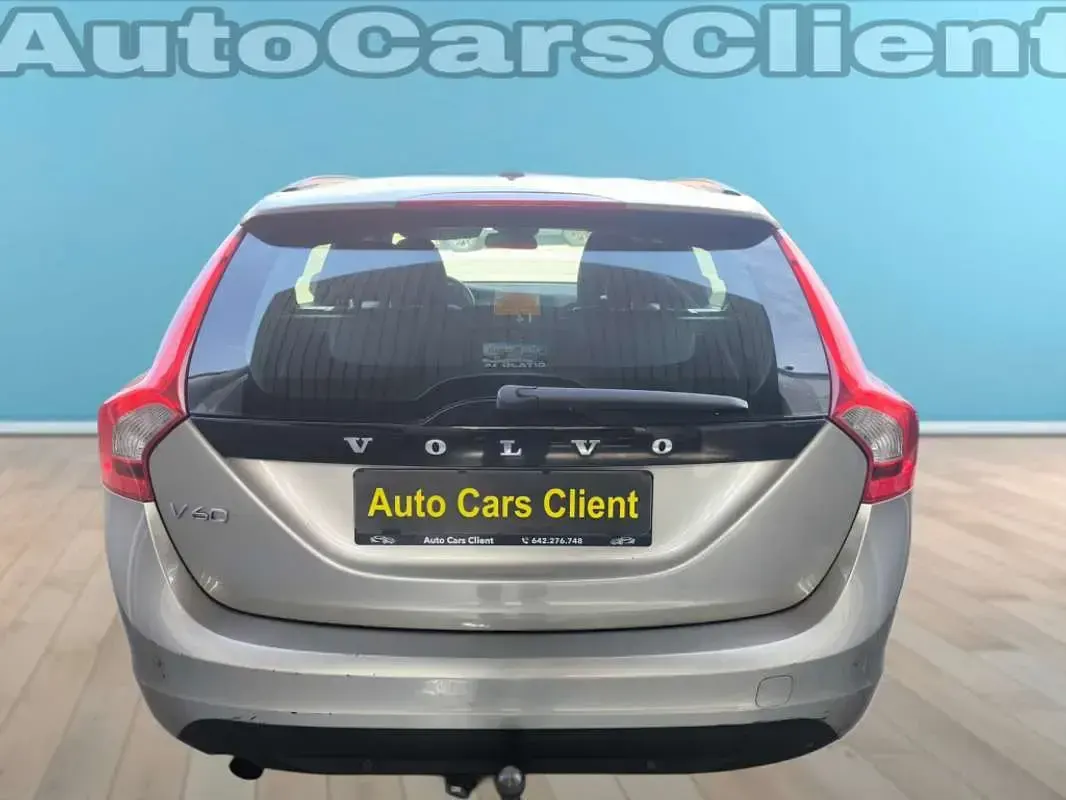 Usado Volvo V60 Drive Kinetic 115 CV (84 kW) 2012 Plateado Familiar