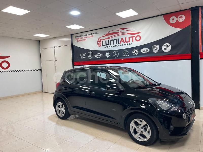 Negro Usado 2023 Hyundai i10 Utilitario | 12.900 € (Precio justo) - Imagen 1/4