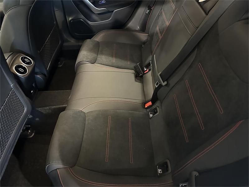 Nuevo Mercedes A180 136 CV (100 kW) 2025 Blanco Berlina