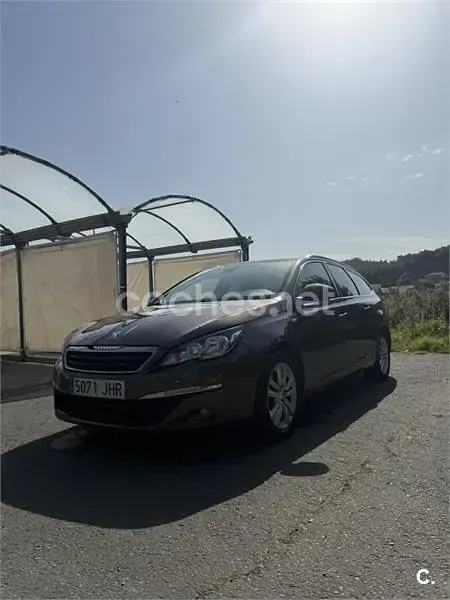 Usado Peugeot 308 SW Style 115 CV (84 kW) 2015 Marrón Familiar