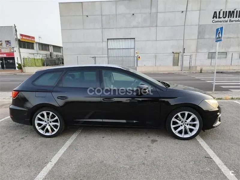 Usado Seat Leon ST FR 130 CV (95 kW) 2019 Negro Familiar