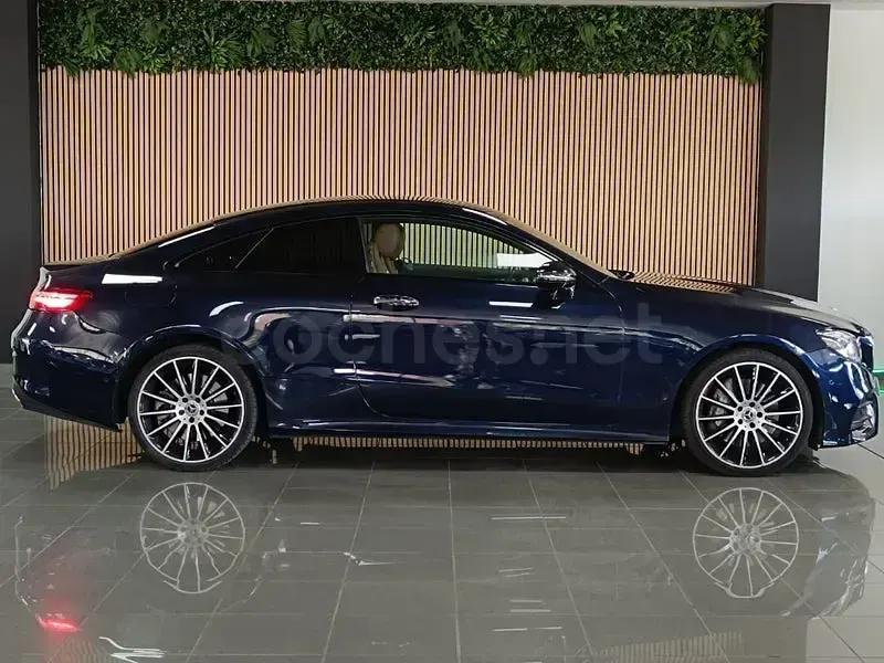 Usado Mercedes E400 333 CV (244 kW) 2018 Azul Coupe