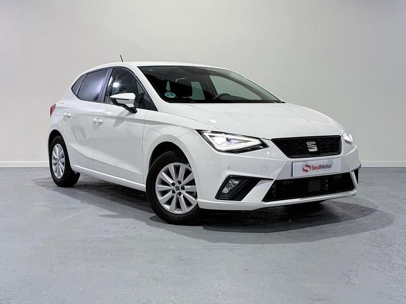 Usado Seat Ibiza Style Plus 110 HP (80 kW) 2022 Branco Sedan