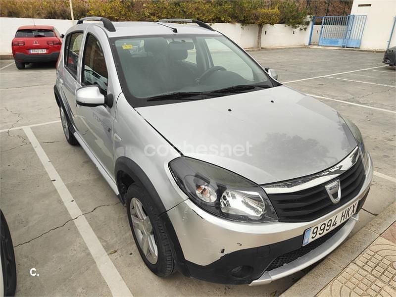 Usado Dacia Sandero Stepway 85 CV (62 kW) 2012 Gris / plata Berlina