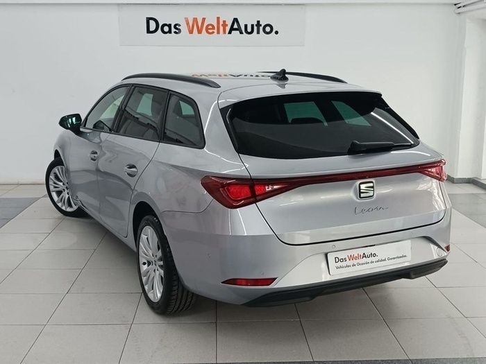Gris plata Usado 2024 Seat Leon ST Style Familiar | 23.900 € (Precio justo) - Imagen 1/4