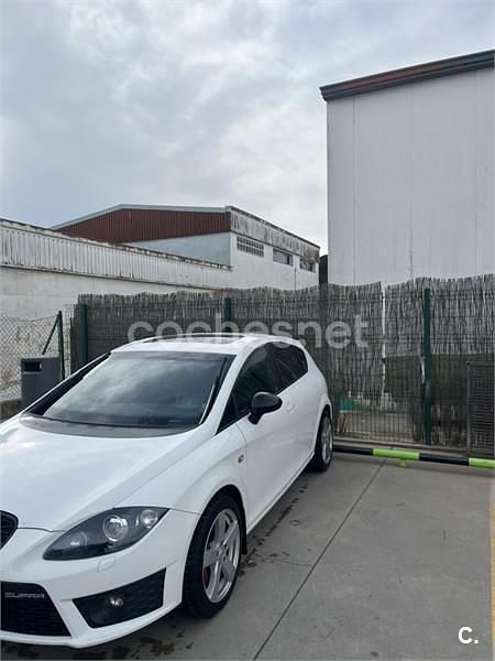 Usado Seat Leon CUPRA 265 CV (194 kW) 2012 Blanco Berlina
