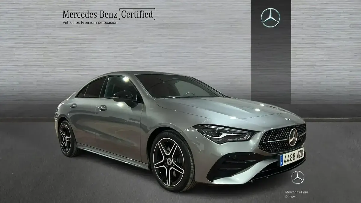 Usado Mercedes CLA220 AMG line 190 CV (139 kW) 2025 Gris montaña Berlina