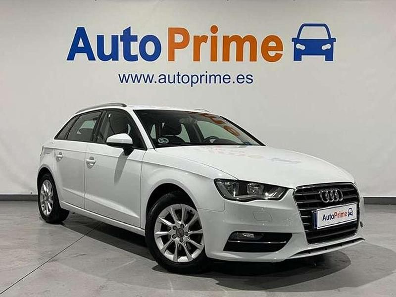 Usado Audi A3 Sportback Attraction 105 CV (77 kW) 2013 Blanco Utilitario