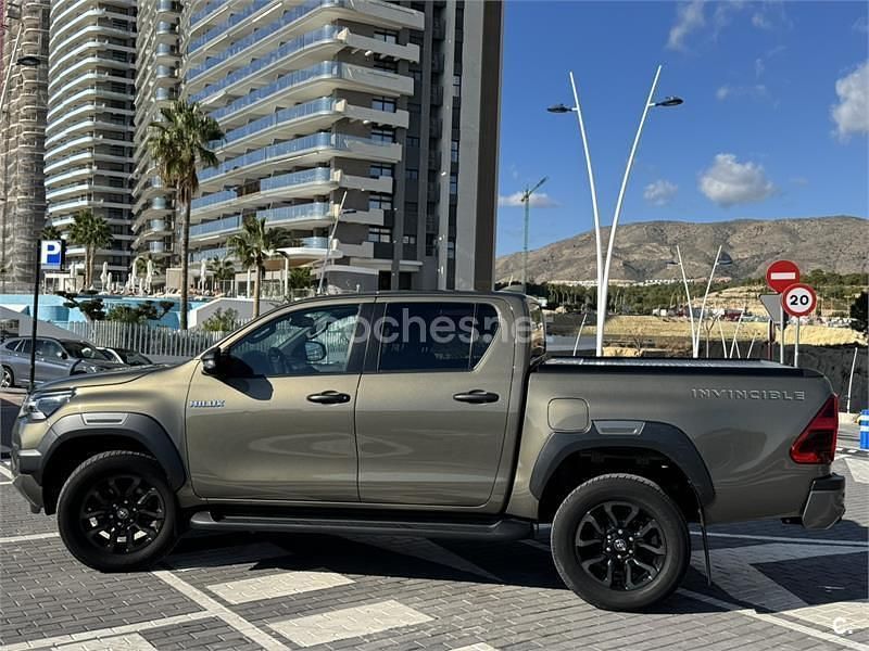 Verde Usado 2022 Toyota HiLux Recogida | 49.000 € (Precio justo) - Imagen 1/4